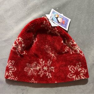 Puffin Down red beanie w snowflakes print